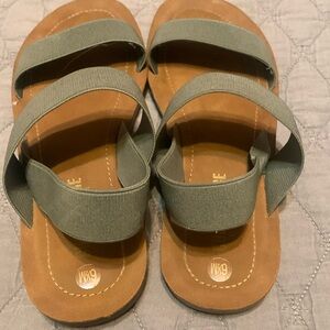 Cushionaire green sandals